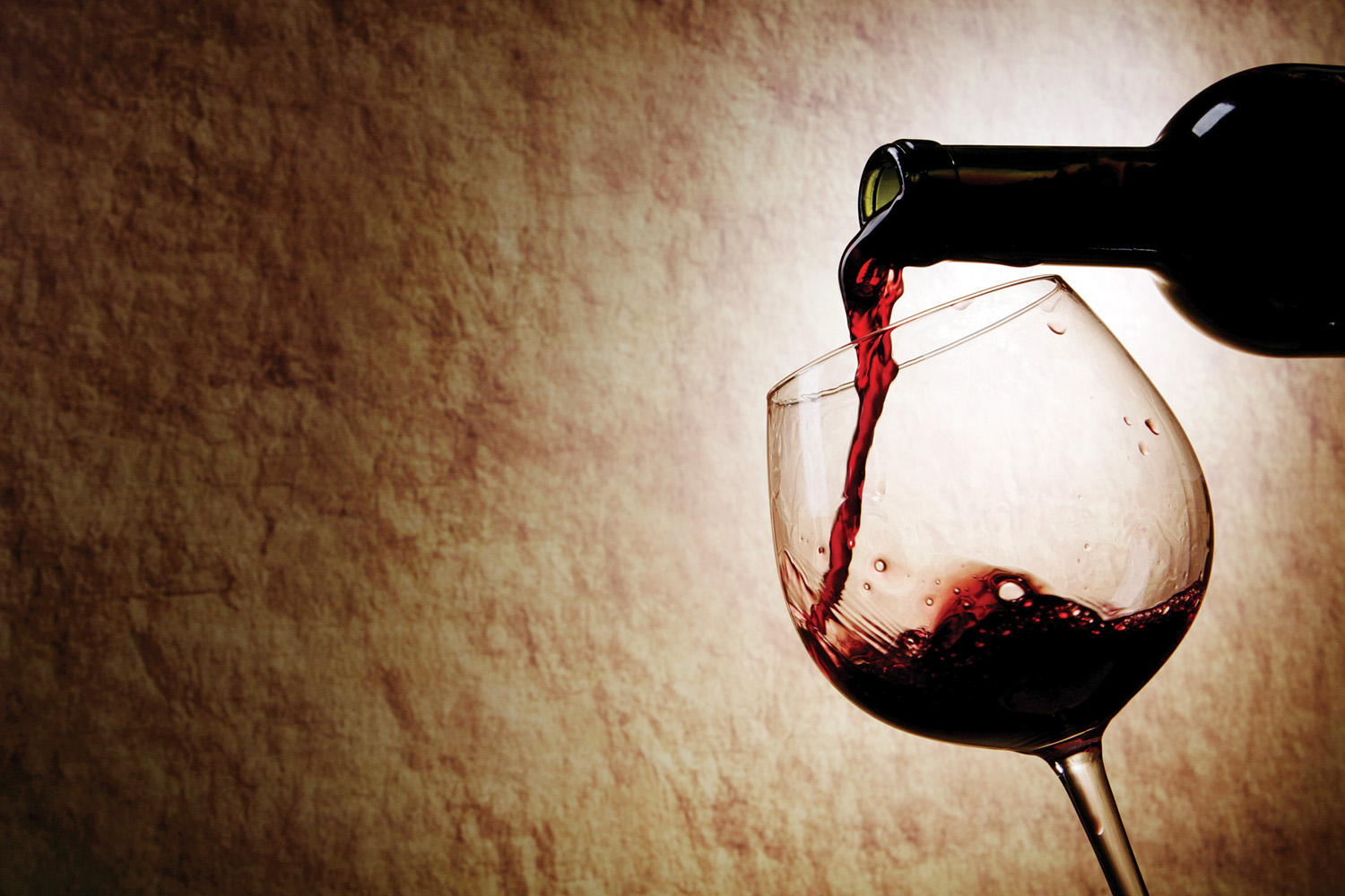 Vino rosso: calorie in un bicchiere di vino